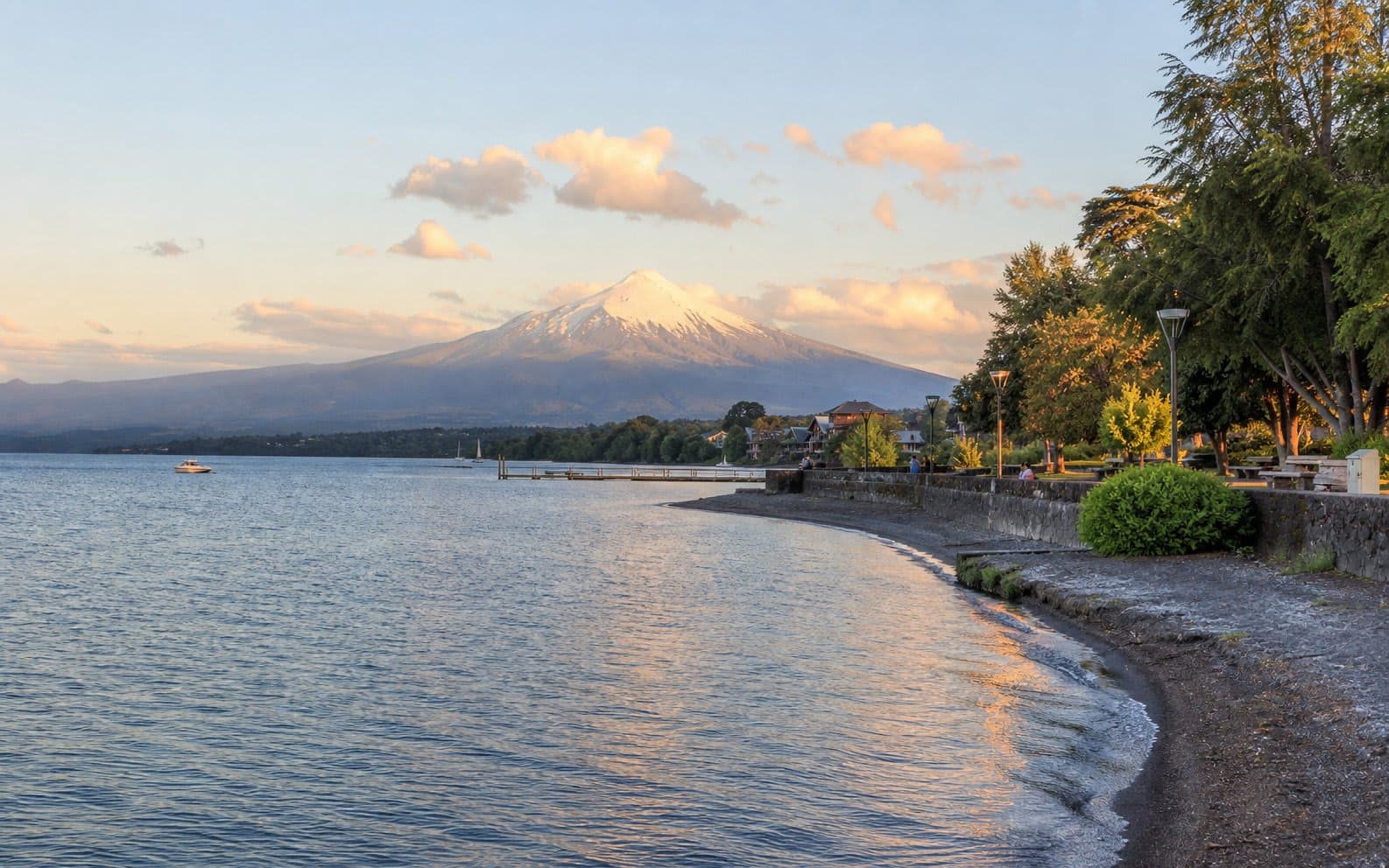 Villarrica: lago, volcán y vida tranquila a orillas del agua